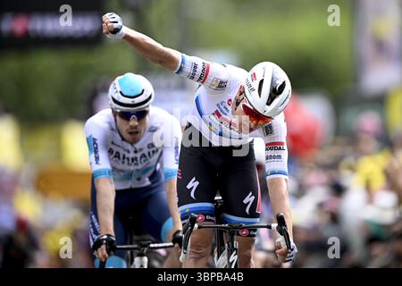 Dunkerque, France. 07 juillet 2025. Le belge Tim Merlier de Soudal Quick-Step célèbre sa victoire sur la troisième étape du Tour de France 2025, de Valenciennes à Dunkerque (178 km) le lundi 07 juillet 2025 en France. La 112ème édition du Tour de France débute le samedi 5 juillet à Lille, France, et se terminera à Paris, France, le 27 juillet. BELGA PHOTO DAVID PINTENS crédit : Belga News Agency/Alamy Live News Banque D'Images