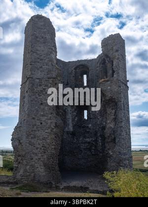 Hadleigh Castle une fortification en ruine dans l'Essex, surplombant l'estuaire de la Tamise. Construit après 1215 sous le règne d'Henri III Banque D'Images