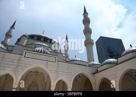 Tirana, Albanie - 20 juin 2025 : Mosquée Namazgja à Tirana. Banque D'Images
