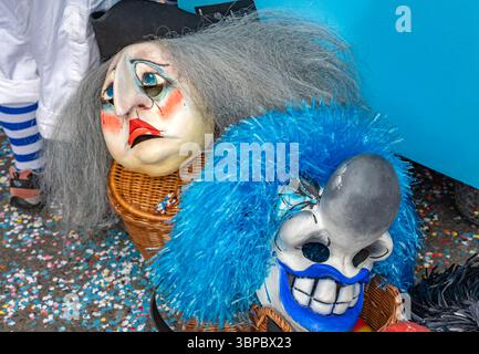 Bâle, Switezrland - 11 mars. 2025 : gros plan des masques de carnaval de Bâle côté rue. Le Carnaval de Bâle est sur le HER culturel immatériel de l'UNESCO Banque D'Images
