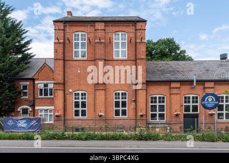 Guru Nanak Gurdwara à Camberley, Surrey, Angleterre, Royaume-Uni, centre spirituel sikh sikhs sikhisme qui a ouvert en 2025 Banque D'Images