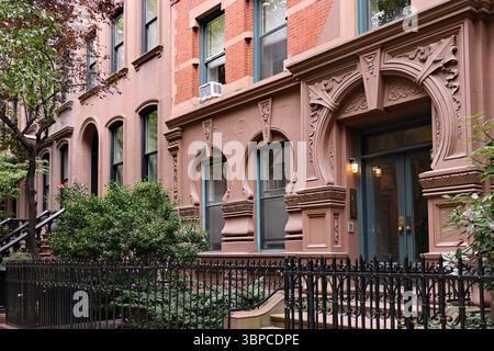 Vieux immeubles à appartements de Greenwich Village, New York City Banque D'Images