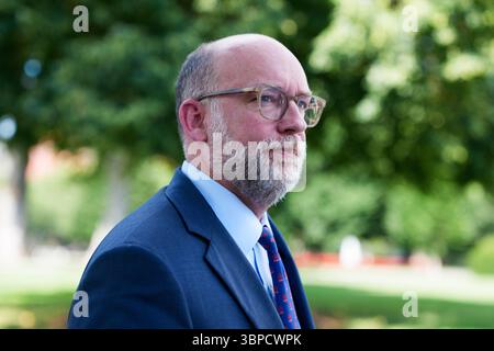 Washington, États-Unis. 07 juillet 2025. Russell Vought, directeur du Bureau de la gestion et du budget (OMB) part après avoir donné une interview aux médias devant l'aile ouest de la Maison Blanche à Washington DC, le lundi 7 juillet 2025. (Photo de Aaron Schwartz/Sipa USA) crédit : Sipa USA/Alamy Live News Banque D'Images