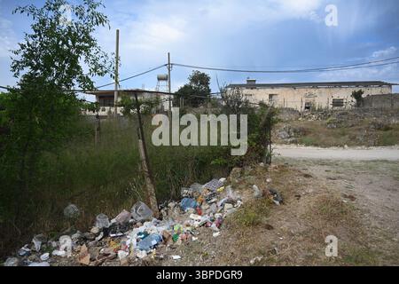 Radhime, Albanie - 17 juin 2025 : un village albanais typique de Radhime près de la ville de Vlora Banque D'Images