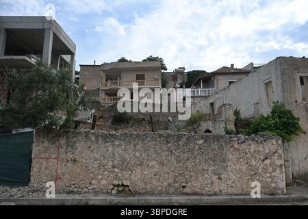 Radhime, Albanie - 17 juin 2025 : un village albanais typique de Radhime près de la ville de Vlora Banque D'Images