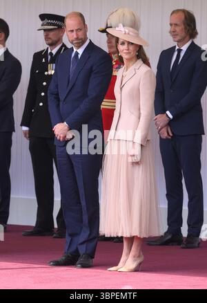 Windsor, Royaume-Uni. 8 juillet 2025. Le Prince de Galles et la Princesse de Galles avant de prendre part à un cortège en calèche à travers la ville de Windsor, jusqu’au château de Windsor, dans le cadre de la visite d’Etat du Président de la République française et de Mme Brigitte Macron. Crédit : Doug Peters/EMPICS/Alamy Live News Banque D'Images