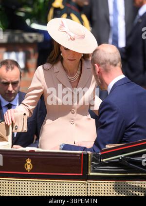 Windsor, Royaume-Uni. 8 juillet 2025. Le Prince de Galles et la Princesse de Galles avant de prendre part à un cortège en calèche à travers la ville de Windsor, jusqu’au château de Windsor, dans le cadre de la visite d’Etat du Président de la République française et de Mme Brigitte Macron. Crédit : Doug Peters/EMPICS/Alamy Live News Banque D'Images
