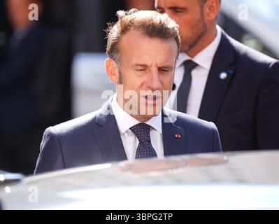 Le président de la République française Emmanuel Macron quitte l'abbaye de Westminster, dans le centre de Londres, le premier jour de sa visite d'État au Royaume-Uni. Date de la photo : mardi 8 juillet 2025. Banque D'Images