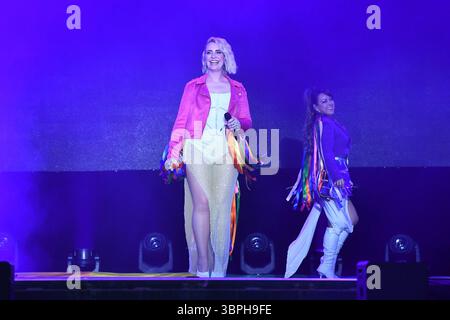 BRIGHTON, ANGLETERRE - 06 AOÛT : Claire Richards et Lisa Scott-Lee de « STEPS » jouant à Brighton et Hove Pride, Preston Park le 06 août 2023 à Brighton, Angleterre.Cap/Mar ©Mar/Capital Pictures Banque D'Images