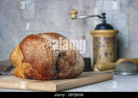 Pain au beurre blanc avec raisins secs, gros plan Banque D'Images