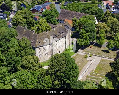 Le château de Dringenberg est un château médiéval perché à Dringenberg dans le quartier de Hoexter. C'était l'un des châteaux régionaux les plus importants de la Pa Banque D'Images