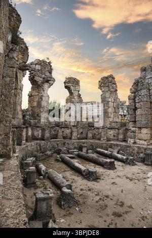 Site archéologique de la ville antique de Perge à Antalya, Turquie. Perge était une ville antique grecque et romaine et autrefois la ville la plus prostituée de l'ancien W. Banque D'Images