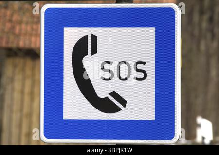 Signe de téléphone SOS d'urgence pour l'aide en Allemagne Banque D'Images
