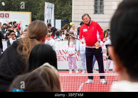 Milan, Italie. 09 octobre 2024. Un campione per amico in Piazza Sempione evento sportivo con sindaco Giuseppe Sala (Carlo Cozzoli crédit : LaPresse/Alamy Live News Banque D'Images