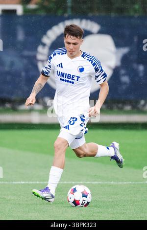Copenhague, Danemark. 08 juillet 2025. Rodrigo Huescas (13 ans) du FC Copenhague vu lors d'un match de test de pré-saison entre le FC Copenhague et le FC Fredericia au centre d'entraînement du FC Copenhague 10ern à Frederiksberg, Copenhague. Crédit : Gonzales photo/Alamy Live News Banque D'Images