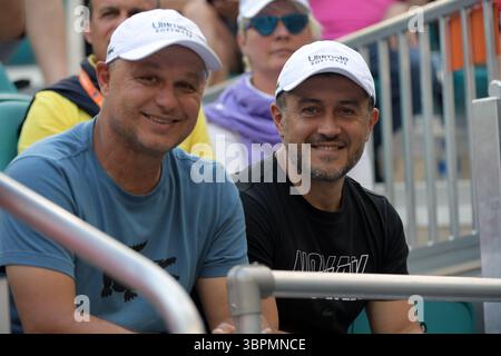 26 mars 2019, Miami Gardens, Floride, États-Unis d'Amérique : MIAMI GARDENS, FLORIDE - MARS 26 : Roberto Bautista Agut d'Espagne bat Novak Djokovic de Serbie lors de la 9e journée de l'Open de Miami présenté par Itau au Hard Rock Stadium le 26 mars 2019 à Miami Gardens, Floride... personnes : Novak Djokovic. (Crédit image : © SMG via ZUMA Wire) Banque D'Images