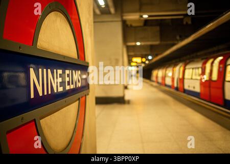 LONDRES - 7 JUILLET 2025 : Nine Elms Station dans le sud-ouest de Londres, une partie de l'extension de la Northern Line Banque D'Images