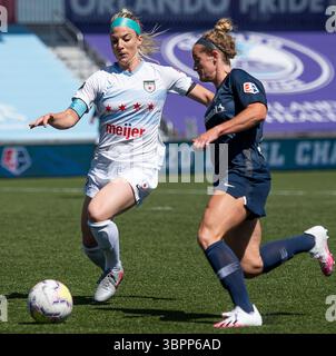 5 juillet 2020, Herriman, Utah, USA : la défenseuse des Red Stars de Chicago JULIE ERTZ (8) fait pression sur l'attaquante courage de Caroline du Nord KRISTEN HAMILTON (23) sur la ligne de but lors de leur match de la ronde préliminaire de la NWSL Challenge Cup au ZIONS Bank Stadium à Herriman, UT, le dimanche 5 juillet 2020. (Crédit image : © Michael Mangum/ZUMA Wire) Banque D'Images