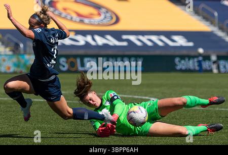 5 juillet 2020, Herriman, Utah, États-Unis : le gardien des Red Stars de Chicago ALYSSA NAEHER (1) brise une passe destinée à l'attaquante courage de Caroline du Nord KRISTEN HAMILTON (23) lors de leur NWSL Challenge Cup Preliminary Round match au ZIONS Bank Stadium à Herriman, UT le dimanche 5 juillet 2020. (Crédit image : © Michael Mangum/ZUMA Wire) Banque D'Images