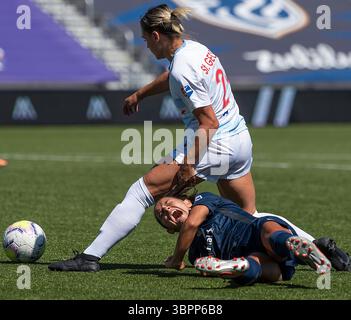 5 juillet 2020, Herriman, Utah, USA : le milieu de terrain courage de Caroline du Nord DEBINHA (10 ans) tombe au sol sous la défenseuse des Red Stars de Chicago BIANCA ST. GEORGES (29) lors de leur NWSL Challenge Cup Preliminary Round match au ZIONS Bank Stadium à Herriman, UT, le dimanche 5 juillet 2020. (Crédit image : © Michael Mangum/ZUMA Wire) Banque D'Images