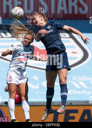 5 juillet 2020, Herriman, Utah, États-Unis : SAMANTHA MEWIS (5), milieu de terrain courageux de Caroline du Nord, à droite, et RACHEL HILL (5), attaquant des Red Stars de Chicago, pour une tête lors de leur match de la ronde préliminaire de la NWSL Challenge Cup au ZIONS Bank Stadium à Herriman, UT, le dimanche 5 juillet 2020. (Crédit image : © Michael Mangum/ZUMA Wire) Banque D'Images