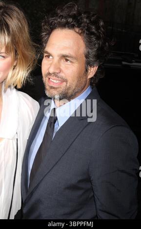 Mark Ruffalo et Sunrise Coigney lors de la projection de 'Sympathy for Delicious' au Landmark's Sunshine Cinema de New York - 25 avril 2011 Banque D'Images
