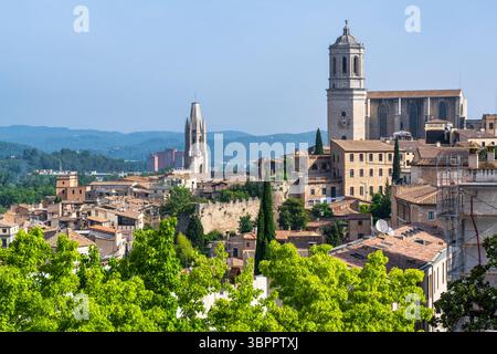 Cathédrale de Gérone (Catedral de Santa Maria) et Basilique de Sant Feliu de la vieille ville de Gérone vieille ville dans la région de Catalogne en Espagne Banque D'Images