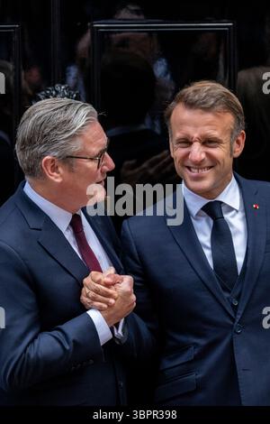 Londres, Royaume-Uni. 9 juillet 2025. Le président français Emmanuel Macron et le premier ministre Keir Starmer devant le numéro 10 Downing Street. Le président français est en visite d'Etat au Royaume-Uni du 8 au 10 juillet. Credit : Stephen Chung / Alamy Live News Banque D'Images