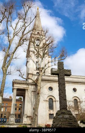 Londres, Royaume-Uni - 27 mars 2025 : extérieur de l'église historique Christ Church, Spitalfields à Londres, Royaume-Uni. Banque D'Images