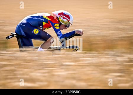 Caen, France. 09 juillet 2025. Le Danois Mattias Skjelmose Jensen de Lidl-Trek photographié en action lors de la cinquième étape du Tour de France 2025 cycliste, un contre-la-montre de 33 km à Caen, France, mercredi 09 juillet 2025. La 112ème édition du Tour de France débute le samedi 5 juillet à Lille, France, et se terminera à Paris, France, le 27 juillet. BELGA PHOTO JASPER JACOBS crédit : Belga News Agency/Alamy Live News Banque D'Images