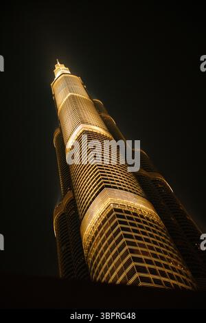 Le Burj Khalifa (connu sous le nom de Burj Dubai avant son inauguration) est un gratte-ciel mégatall situé à Dubaï, aux Émirats arabes Unis. Banque D'Images