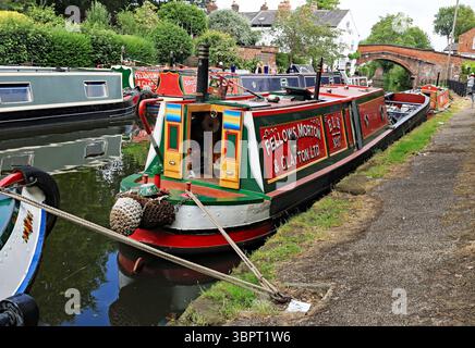 Ancien bateau de travail Fellows, Morton et Clayton, « Elk » est amarré sur le canal de Bridgewater pour la journée annuelle de transport de Lymm le dimanche 22.6,25. Banque D'Images