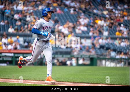 PITTSBURGH, PA - JUIN 29 : Francisco Lindor, infidieur des mets de New York, sur les pistes de base (photo de Dan Squicciarini) Banque D'Images