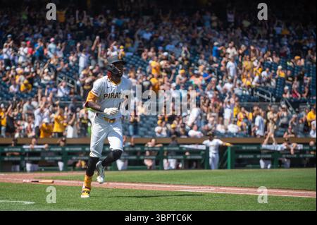 PITTSBURGH, Pennsylvanie - JUIN 29 : Oneil Cruz, outfield des Pirates de Pittsburgh, sur les pistes de base dans un match contre les (photo de Dan Squicciarini) Banque D'Images