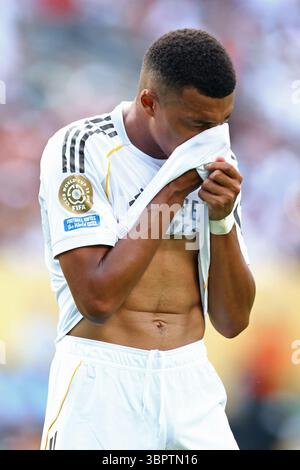 East Rutherford, États-Unis. 09 juillet 2025. Kylian Mbappe du Real Madrid réagit lors de la demi-finale de la Coupe du monde des clubs de la FIFA 2025 au MetLife Stadium à East Rutherford, États-Unis, le 9 juillet 2025. Photo de Chris Brunskill/UPI crédit : UPI/Alamy Live News Banque D'Images