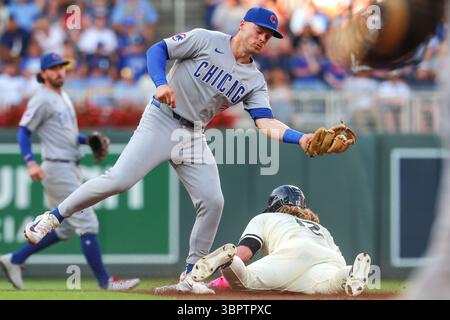 Minneapolis, MN États-Unis : Harrison Bader #12 des Twins du Minnesota vole la deuxième base en quatrième manche lors d'un match de baseball de la MLB au Target Field à Minneapolis, MN le 8 juillet 2025. (Steven Garcia-image du sport) Banque D'Images