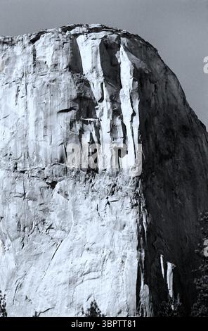 Vue de l'El Capitan dans le parc national de Yosemite, CA, USA, cca. 1988 Banque D'Images