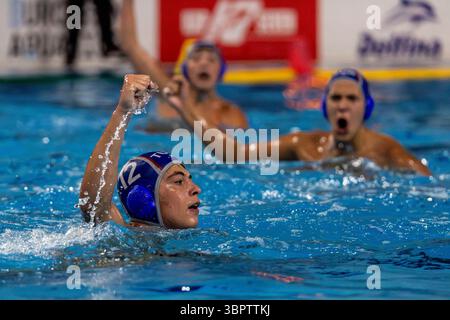 ISTANBUL, TURQUIE - 9 JUILLET 2025 : match du Championnat d'Europe de water-polo masculin U16 entre Turkiye et la Hongrie au complexe sportif Beylikdüzü, Istanbul. Crédits : ahmetozkanPhotography Banque D'Images