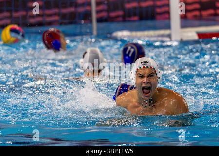 ISTANBUL, TURQUIE - 9 JUILLET 2025 : match du Championnat d'Europe de water-polo masculin U16 entre Turkiye et la Hongrie au complexe sportif Beylikdüzü, Istanbul. Crédits : ahmetozkanPhotography Banque D'Images