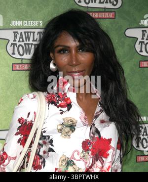 Londres, Royaume-Uni. Sinitta à Fawlty Towers - The Play. Soirée de gala. Théâtre Apollo. 3 juillet 2025. Ref :LMK11-S040725–001 Steve Bealing/Landmark Media WWW.LMKMEDIA.COM Banque D'Images