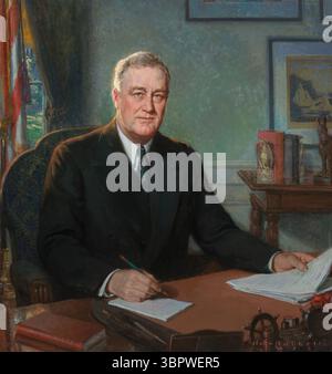 Portrait de Franklin Delano Roosevelt par Henry Salem Hubbell, 1935. Le président américain est représenté assis à son bureau, tenant un crayon et examinant des papiers, avec des livres et une figurine nautique en arrière-plan. Banque D'Images