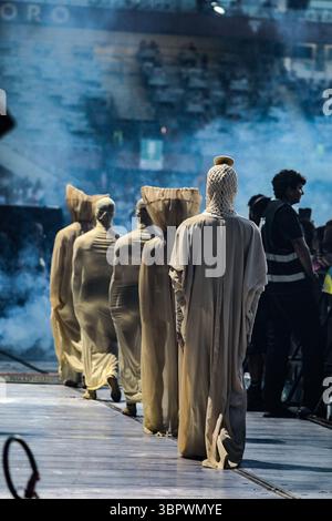 Turin, Italie. 10 juillet 2025. Le chanteur italien Mengoni lors du concert à Turin pendant MENGONI DEGAGI STADI, concert de musique à TURIN, Italie, 09 juillet 2025 crédit : Agence photo indépendante/Alamy Live News Banque D'Images