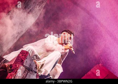 Turin, Italie. 10 juillet 2025. Le chanteur italien Mengoni lors du concert à Turin pendant MENGONI DEGAGI STADI, concert de musique à TURIN, Italie, 09 juillet 2025 crédit : Agence photo indépendante/Alamy Live News Banque D'Images