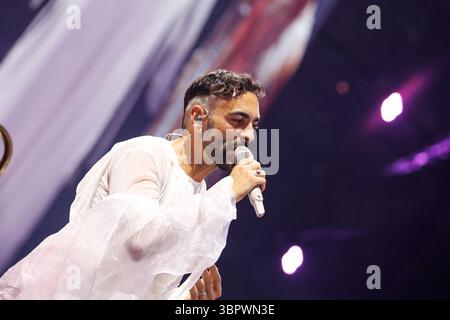 Turin, Italie. 10 juillet 2025. Le chanteur italien Mengoni lors du concert à Turin pendant MENGONI DEGAGI STADI, concert de musique à TURIN, Italie, 09 juillet 2025 crédit : Agence photo indépendante/Alamy Live News Banque D'Images