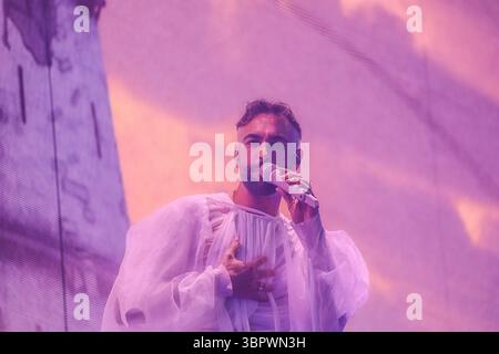 Turin, Italie. 10 juillet 2025. Le chanteur italien Mengoni lors du concert à Turin pendant MENGONI DEGAGI STADI, concert de musique à TURIN, Italie, 09 juillet 2025 crédit : Agence photo indépendante/Alamy Live News Banque D'Images
