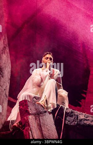 Turin, Italie. 10 juillet 2025. Le chanteur italien Mengoni lors du concert à Turin pendant MENGONI DEGAGI STADI, concert de musique à TURIN, Italie, 09 juillet 2025 crédit : Agence photo indépendante/Alamy Live News Banque D'Images