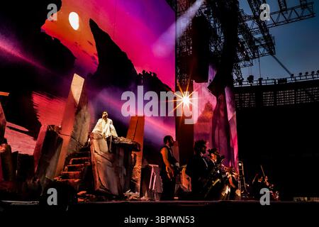 Turin, Italie. 10 juillet 2025. Le chanteur italien Mengoni lors du concert à Turin pendant MENGONI DEGAGI STADI, concert de musique à TURIN, Italie, 09 juillet 2025 crédit : Agence photo indépendante/Alamy Live News Banque D'Images