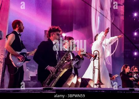 Turin, Italie. 10 juillet 2025. Le chanteur italien Mengoni lors du concert à Turin pendant MENGONI DEGAGI STADI, concert de musique à TURIN, Italie, 09 juillet 2025 crédit : Agence photo indépendante/Alamy Live News Banque D'Images