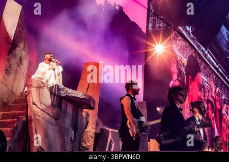 Turin, Italie. 10 juillet 2025. Le chanteur italien Mengoni lors du concert à Turin pendant MENGONI DEGAGI STADI, concert de musique à TURIN, Italie, 09 juillet 2025 crédit : Agence photo indépendante/Alamy Live News Banque D'Images