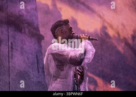 Turin, Italie. 10 juillet 2025. Le chanteur italien Mengoni lors du concert à Turin pendant MENGONI DEGAGI STADI, concert de musique à TURIN, Italie, 09 juillet 2025 crédit : Agence photo indépendante/Alamy Live News Banque D'Images
